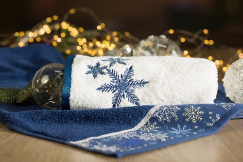 Ręcznik świąteczny biało granatowy 70x140 Carol