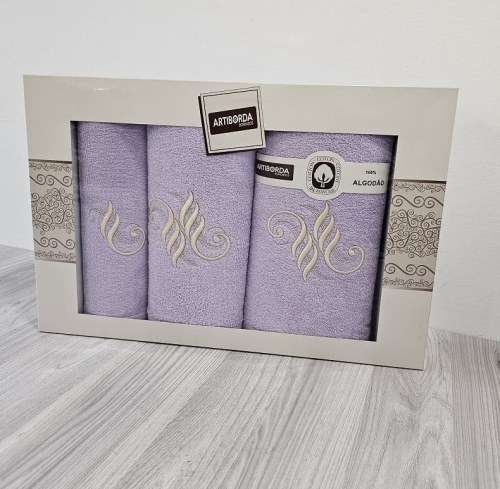 Komplet lawendowych ręczników w pudełku 3 części haft fale