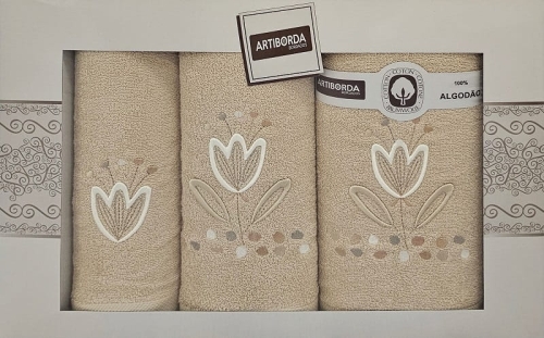 Komplet beżowych ręczników w pudełku 3 części haft tulipany