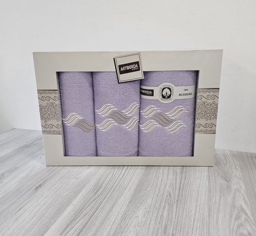 Komplet lawendowych ręczników w pudełku 3 części haft symetryczne fale