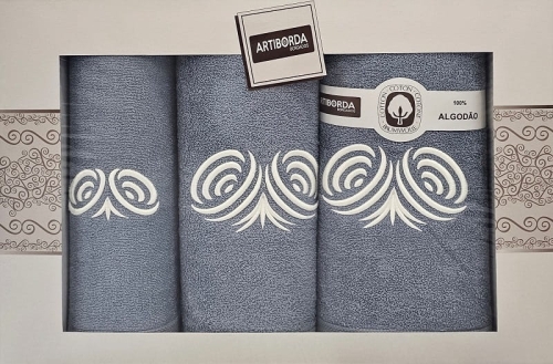 Komplet jasnoniebieskich ręczników w pudełku 3 części symetryczny haft Artiborda