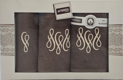 Komplet czekoladowych ręczników w pudełku 3 części symetryczny haft