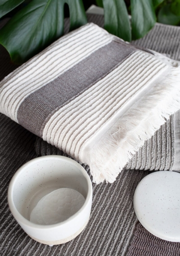 Ręcznik bawełniany frotte 50x90 Fala ecru z frędzlami 