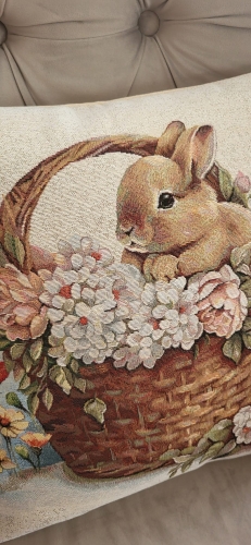 Poszewka gobelinowa wielkanocna 45x45 Króliczek w koszyczku