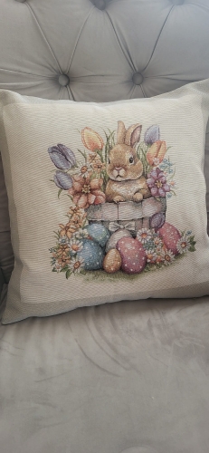 Poszewka gobelinowa wielkanocna 45x45 Króliczek z Tulipanami