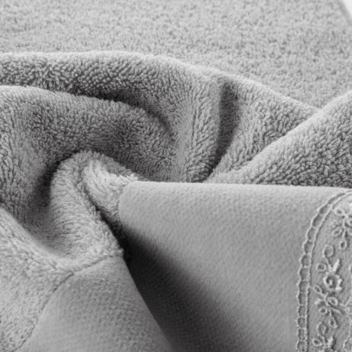 Ręcznik bawełniany Emi 50x90 srebrny z koronką