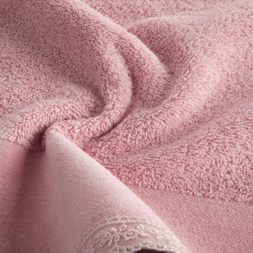 Ręcznik bawełniany Emi 50x90 różowy z koronką