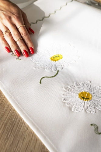 Serweta haftowana 85x85 Summer